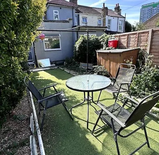 18 Min To Central London 5 Min Walk To Abby Wood